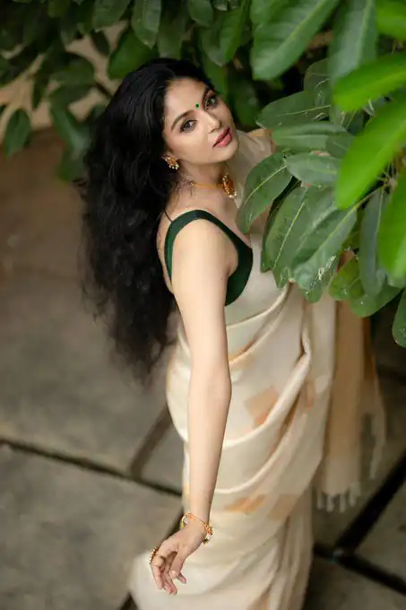 KPR 250 Off White in Soft Lichi Silk Jacquard Work Designer Work Saree . Exclusive Offer ₹1299. Delivery 4-6 Working Days. Shop now. | Bollywood Sarees, Creative Sarees, Designer Sarees, Embroidered Sarees, Ethnic Saree, Modern Digital sarees, Party Wear Sarees, Sarees