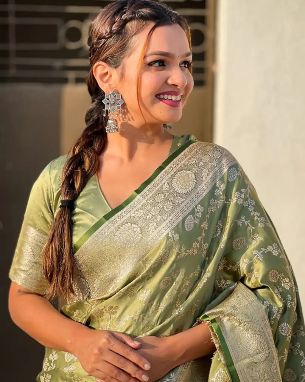 KPR 290 Green in Soft Lichi Silk Jacquard Work Designer Work Saree . Exclusive Offer ₹1349. Delivery 4-6 Working Days. Shop now. | Bollywood Sarees, Creative Sarees, Designer Sarees, Embroidered Sarees, Ethnic Saree, Modern Digital sarees, Party Wear Sarees, Sarees