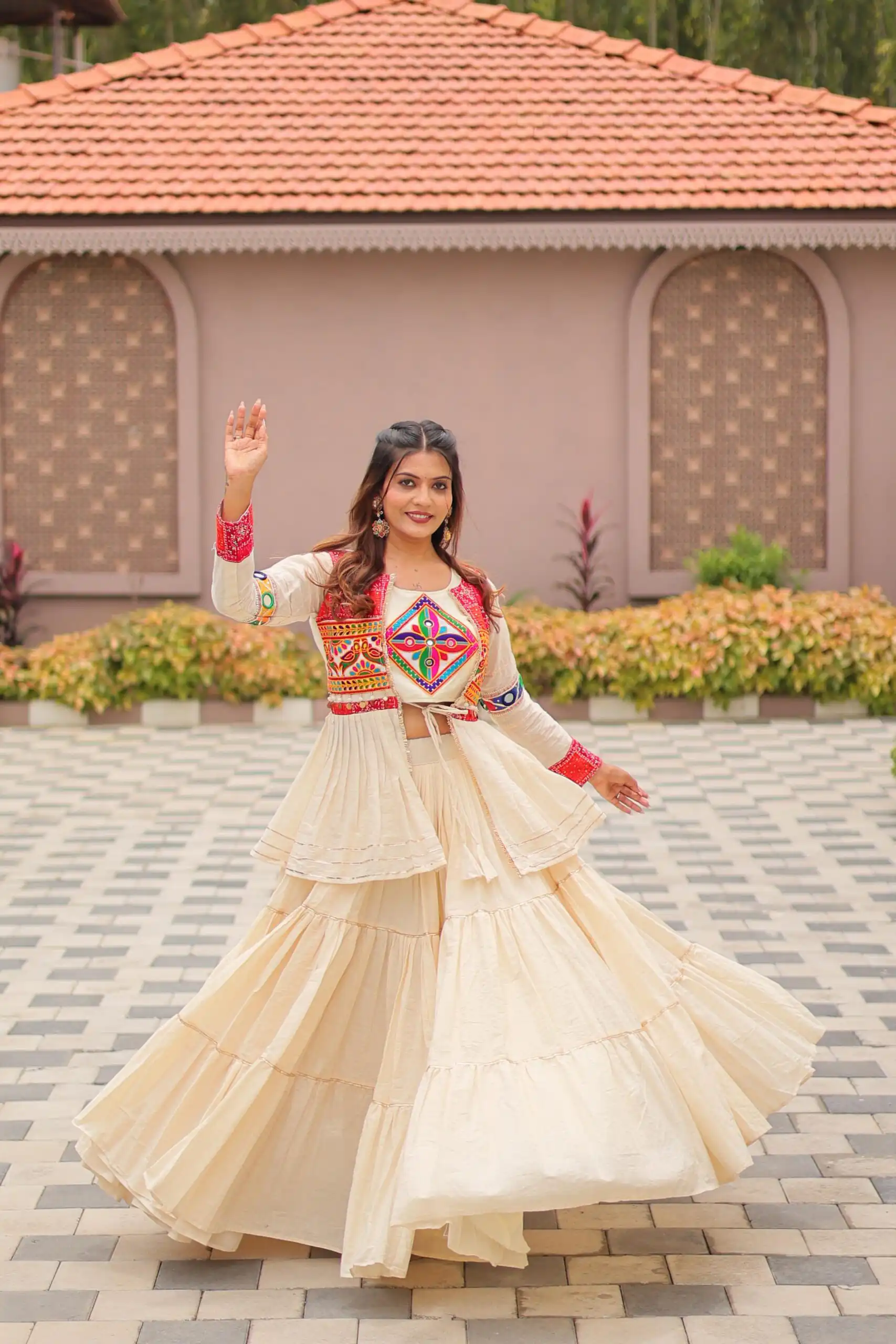 Fancy White Pure Cotton Mirror Gamthi Work Lehenga Choli - Image 4