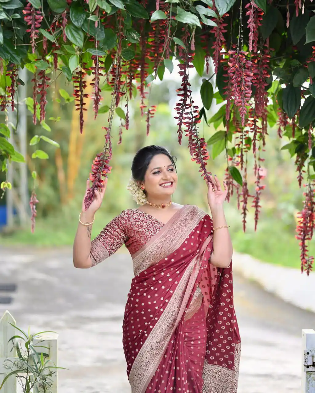Pretty Red Soft Lichi Silk Jacquard Work Saree - Image 12