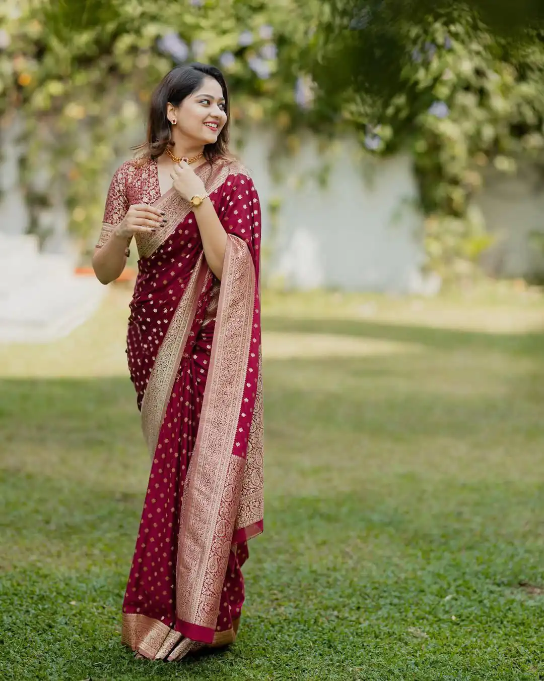 Pretty Red Soft Lichi Silk Jacquard Work Saree - Image 7