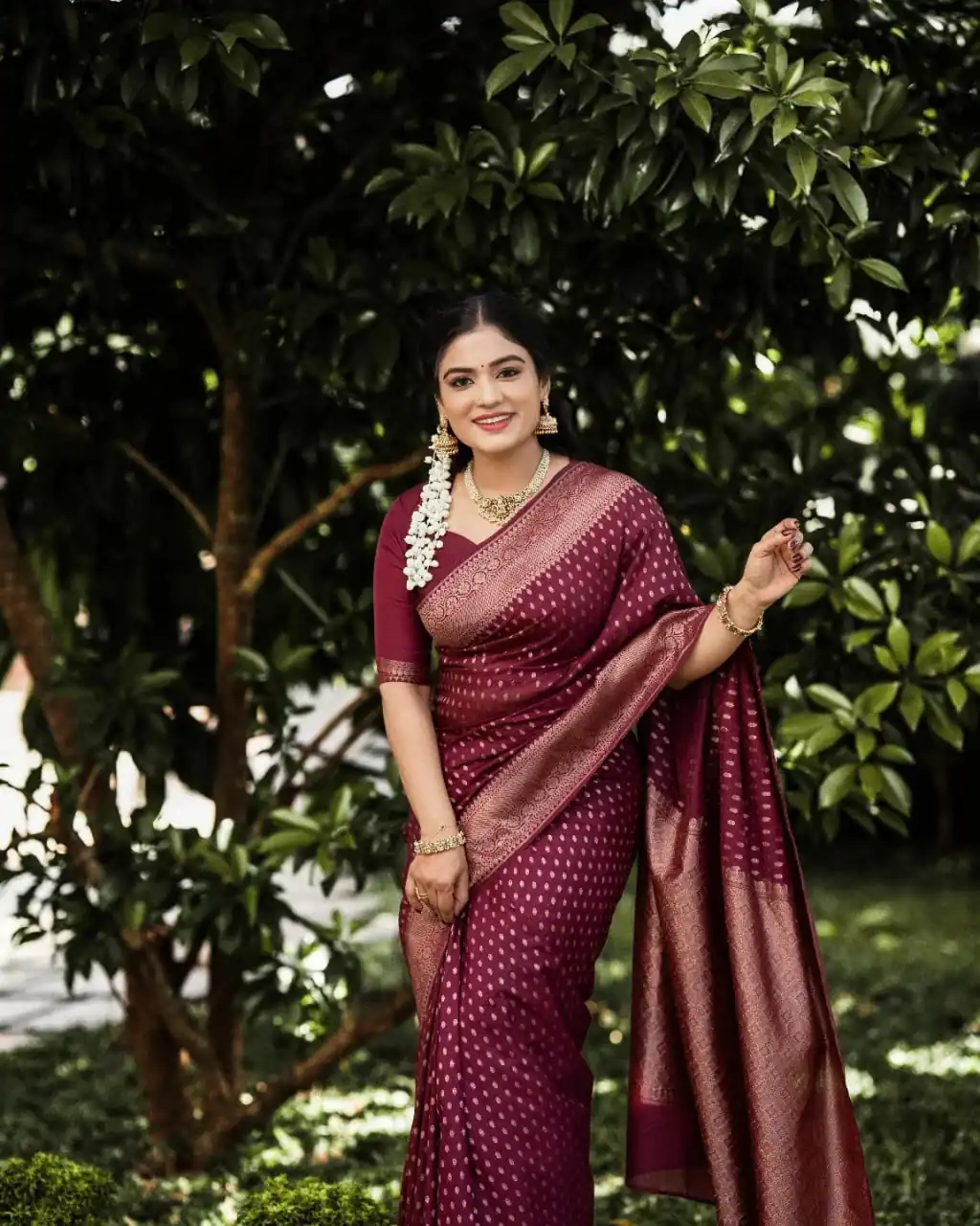 Shiny Maroon Soft Lichi Silk Lace Work Saree - Image 7