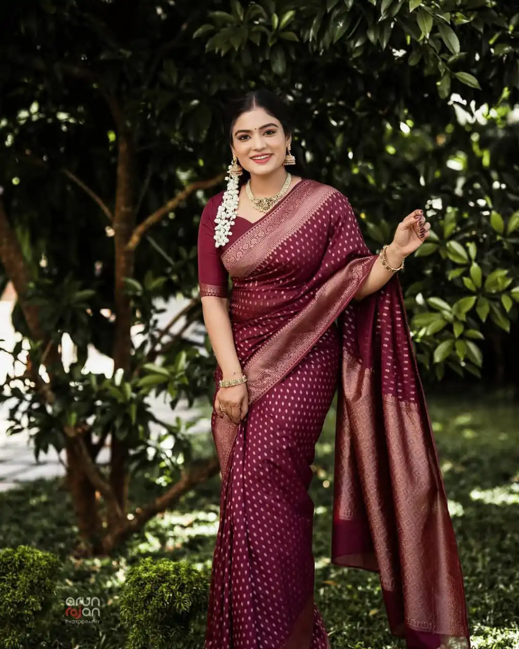 Shiny Maroon Soft Lichi Silk Lace Work Saree - Image 5