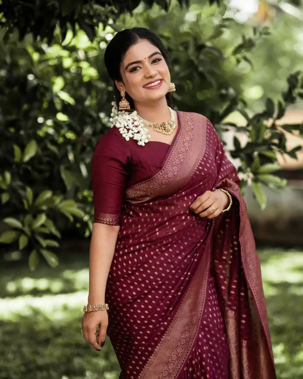 Shiny Maroon Soft Lichi Silk Lace Work Saree - Image 4