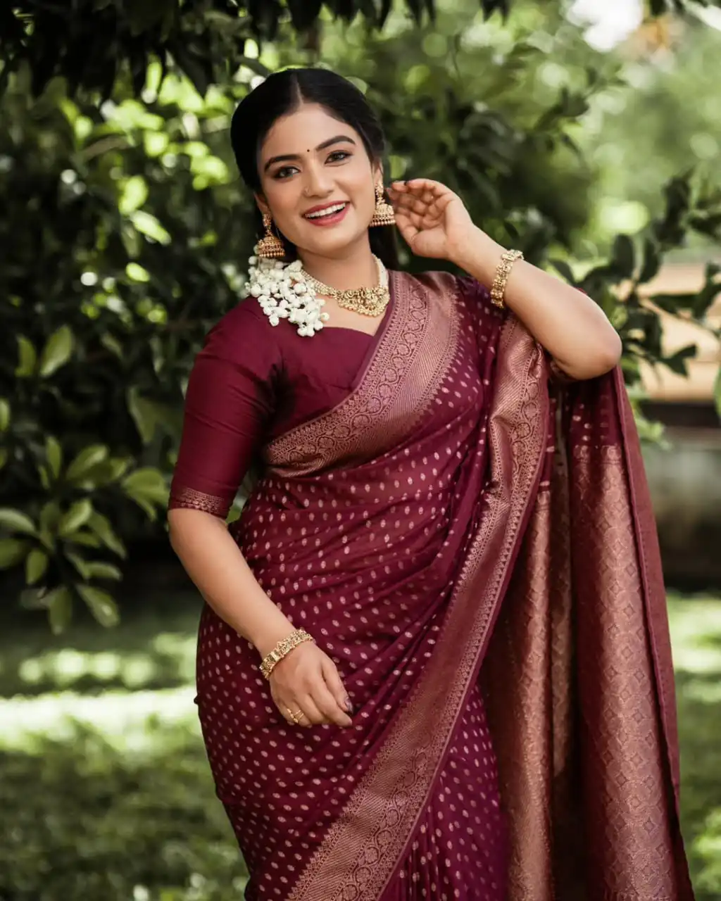 Shiny Maroon Soft Lichi Silk Lace Work Saree - Image 2