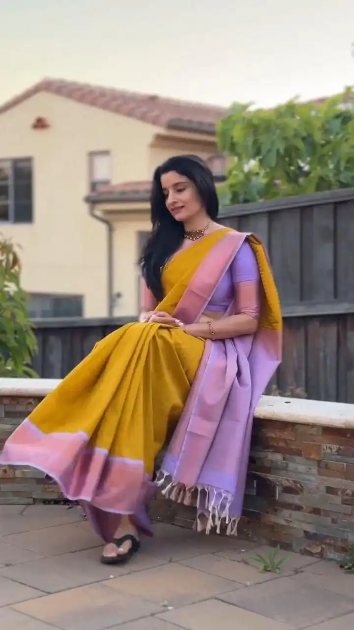 Shiny Mustered Lichi Silk Jacquard Work Saree - Image 2