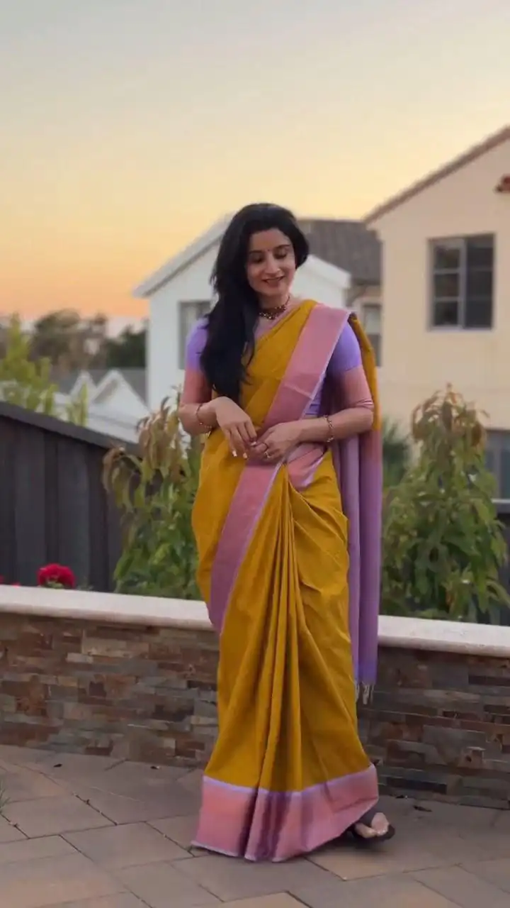 Shiny Mustered Lichi Silk Jacquard Work Saree - Image 6