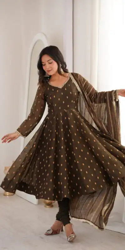 Alternative view of Stunning Brown Crunchy Silk Jacquard Work Gown