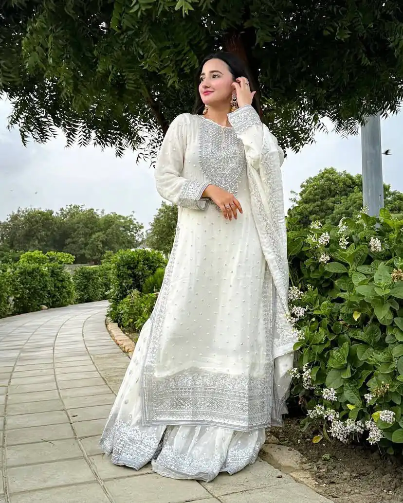Unique White Faux Georgette Embroidery Work Salwar Suit - Image 4