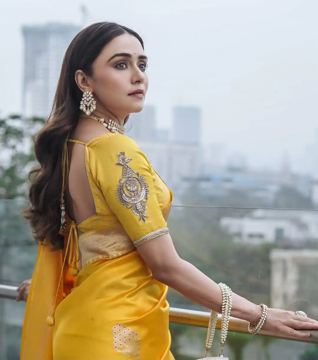 KPR 253 Yellow Color Yellow Soft Lichi Silk Saree with Jacquard Work. Best Price ₹1349. Delivery 4-6 Working Days. Shop now. | Bollywood Sarees, Creative Sarees, Designer Sarees, Embroidered Sarees, Ethnic Saree, Modern Digital sarees, Party Wear Sarees, Sarees