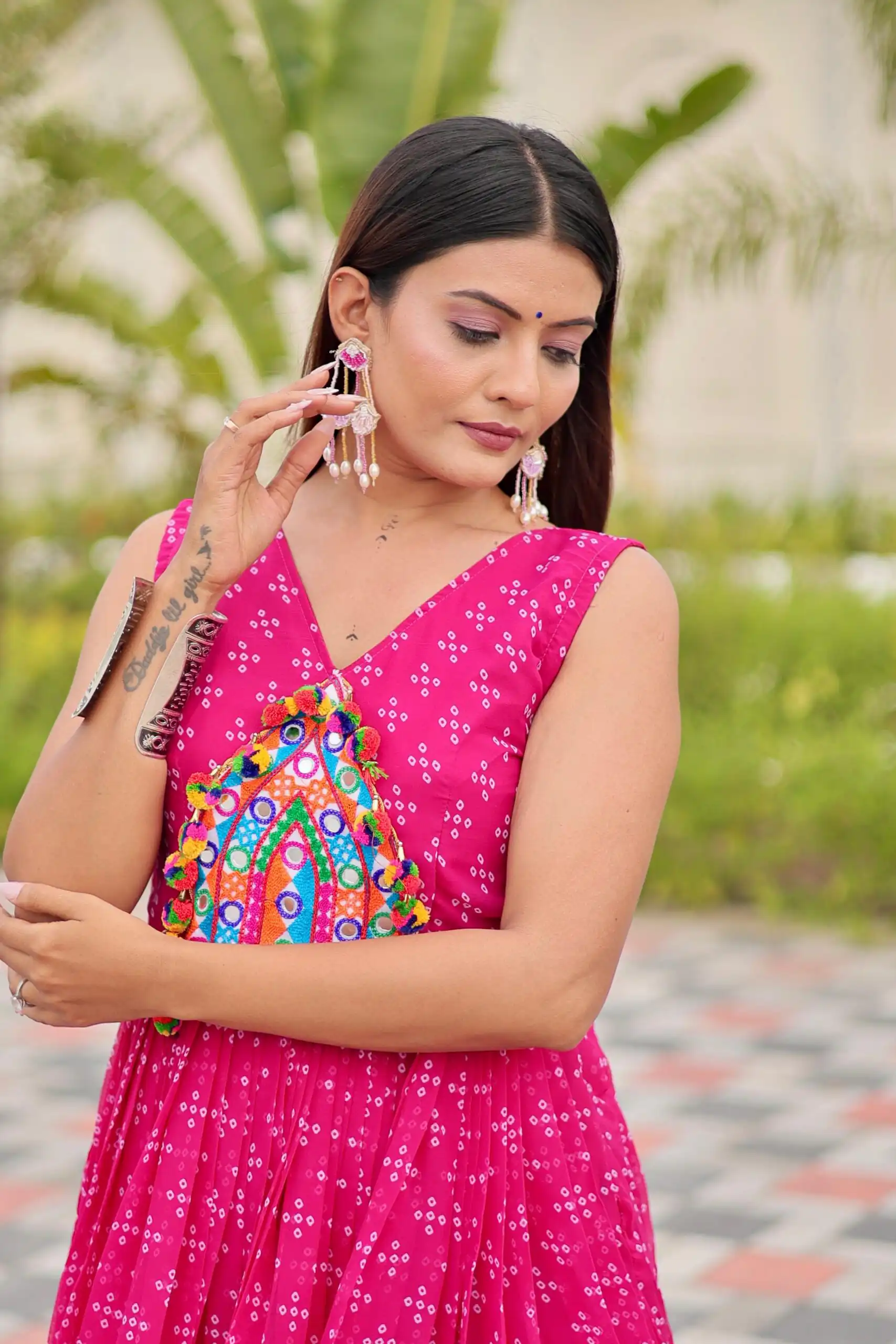 Perfect Pink Faux Georgette Thread Work Gown - Image 4