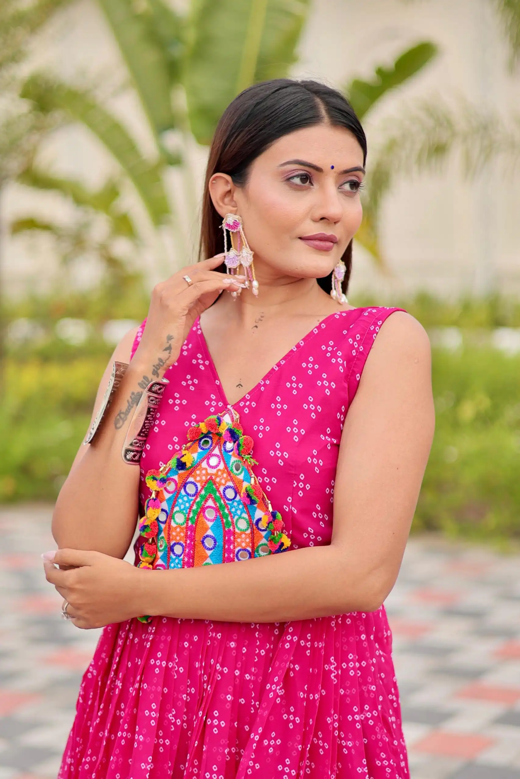 Perfect Pink Faux Georgette Thread Work Gown - Image 5