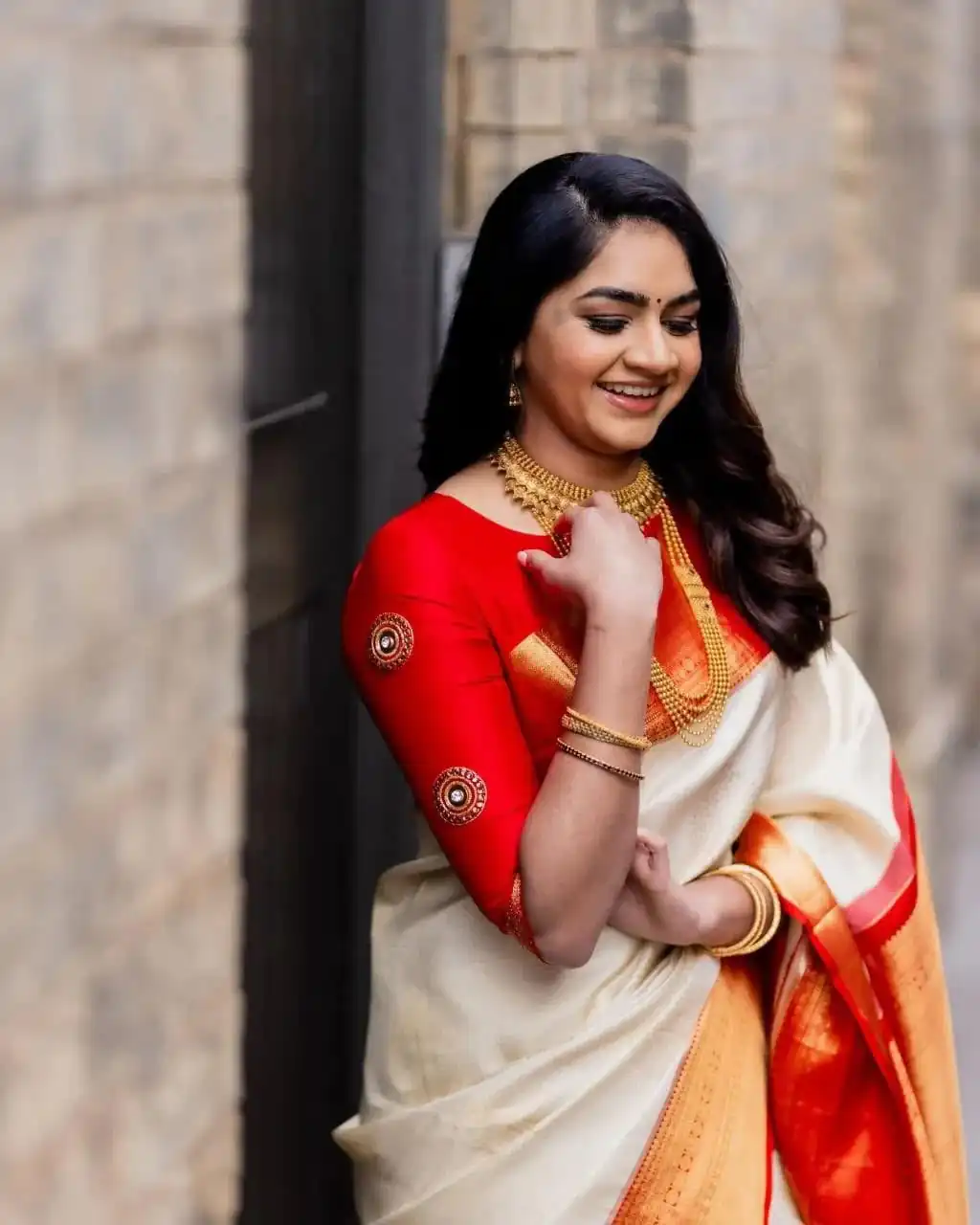 Solid Cream Soft Lichi Silk Lace Work Saree - Image 2