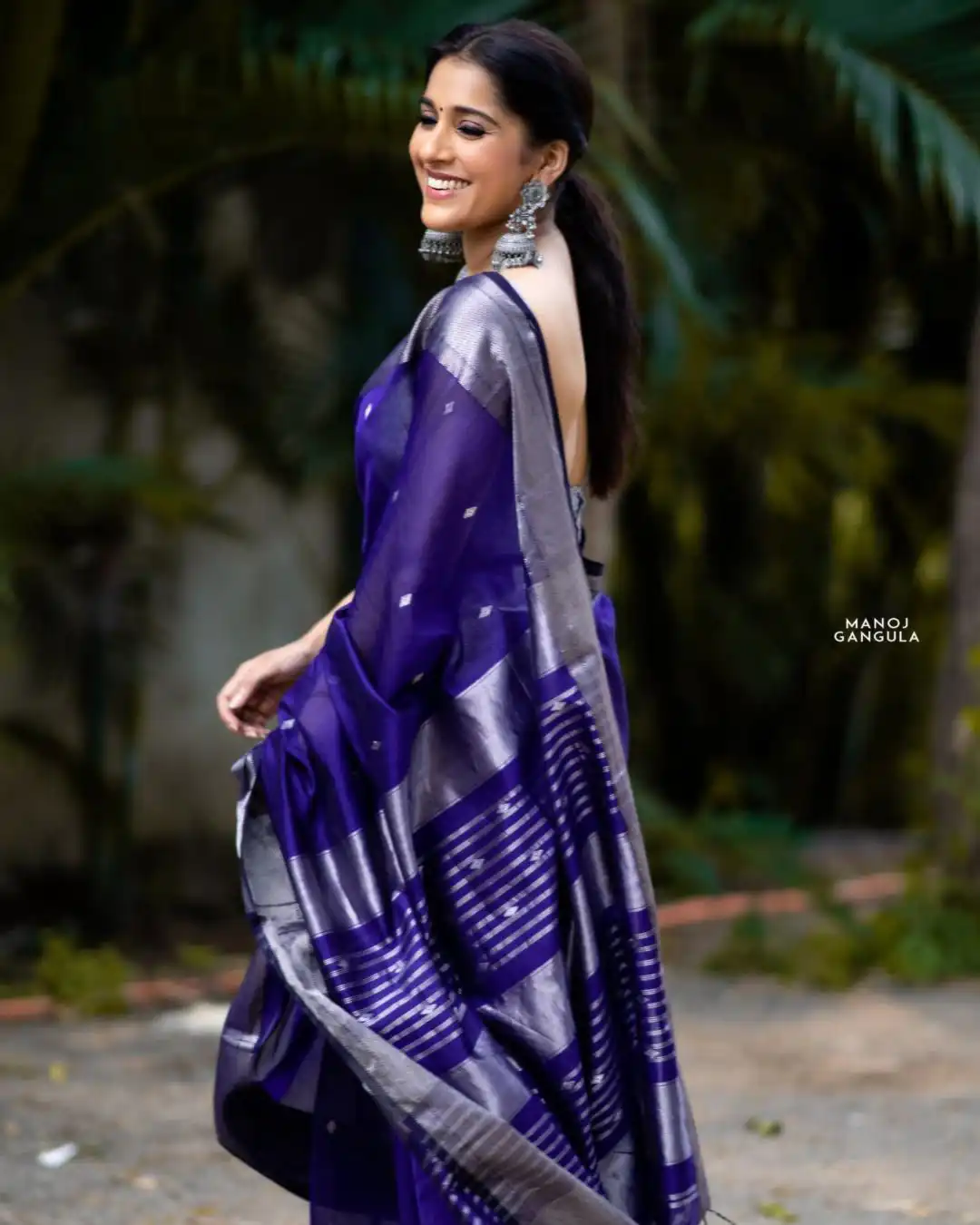 KP 5091 Royal Blue Soft Lichi Silk Saree with Lace Work & Lace Border. Introductory Price ₹1349. Delivery 4-6 Working Days. Shop now. | Bollywood Sarees, Creative Sarees, Designer Sarees, Embroidered Sarees, Ethnic Saree, Modern Digital sarees, Party Wear Sarees, Sarees