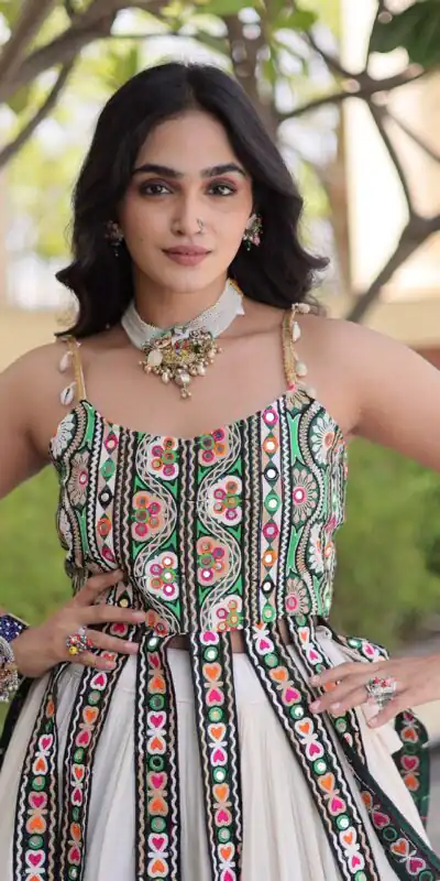 KA 5075 White Kora Cotton Lehenga Choli erfect for Wedding, Party, Haldi, Traditional Day, Makar Sankranti – . Special Price ₹2899. Delivery 4-6 Working | Bollywood Lehenga, Creative Lehenga, Designer Lehenga, Embroidered Lehenga, Lehenga, Party Wear Lehenga