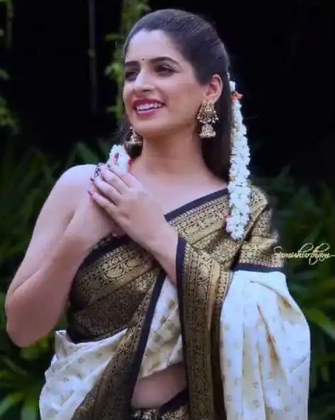 Simple White Soft Lichi Silk Rich Pallu Saree - Image 6