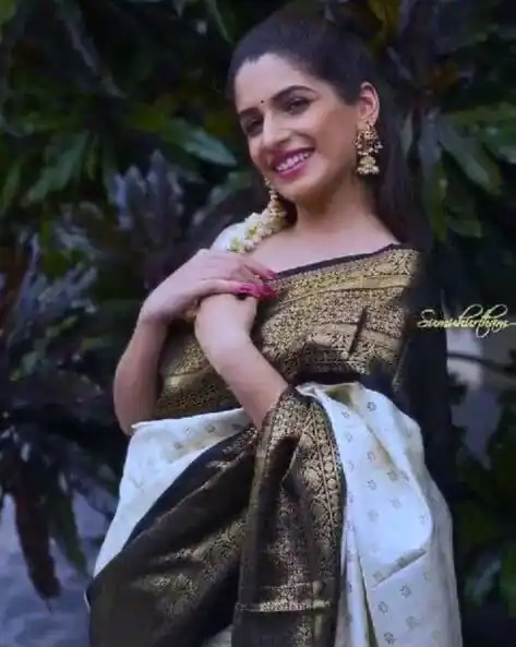 Simple White Soft Lichi Silk Rich Pallu Saree - Image 5