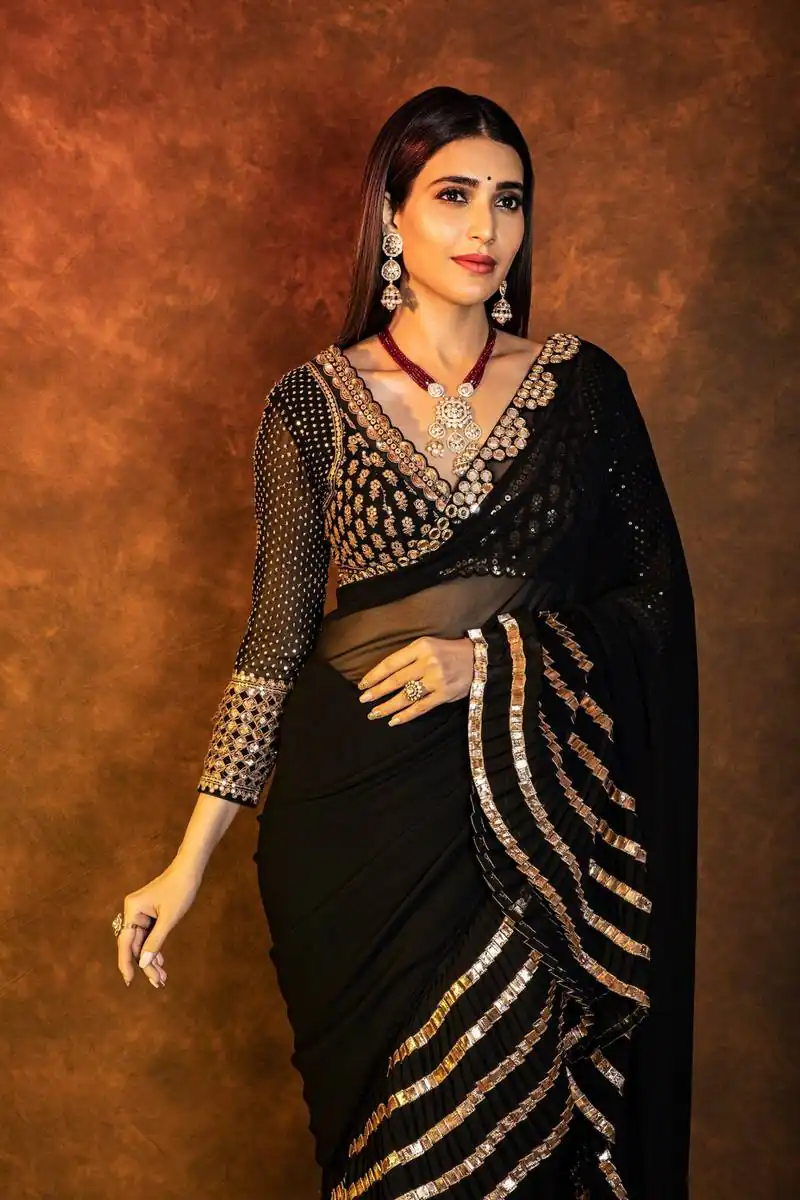 DF 3471 Black Perfect for Wedding, Party, Raksha Bandhan, Ethnic Day, Bridal Wear – Cream Faux Georgette Saree. Now at just ₹2099. Delivery 4-6 Working Day | Bollywood Sarees, Creative Sarees, Designer Sarees, Embroidered Sarees, Ethnic Saree, Modern Digital sarees, Party Wear Sarees, Sarees