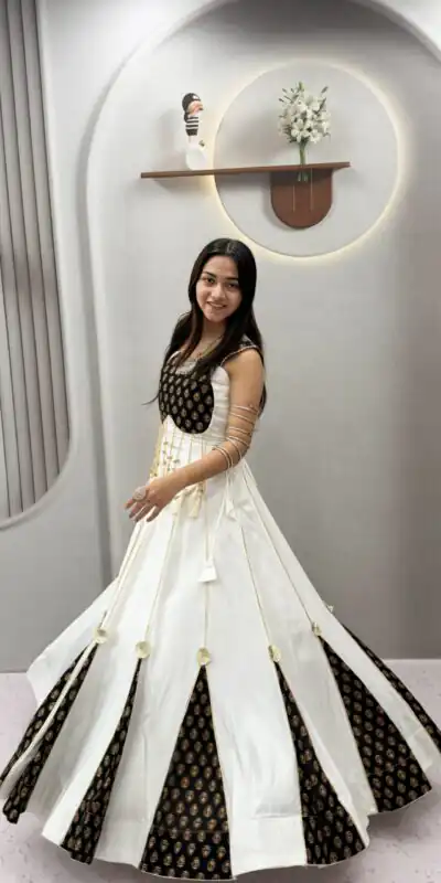 Ram 192 White in Pure Cotton Mirror Work & Gamthi Work Lehenga Choli . Exclusive Offer ₹2849. Delivery 4-6 Working Days. Shop now. | Bollywood Lehenga, Creative Lehenga, Designer Lehenga, Embroidered Lehenga, Lehenga, Party Wear Lehenga