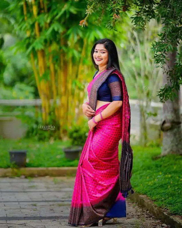 Perfect Pink Lichi Silk Jacquard All Over Work Saree - Image 4