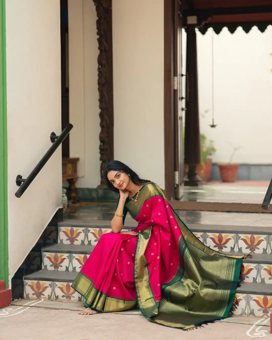 Perfect Pink Lichi Silk Lace Border Work Saree - Image 3