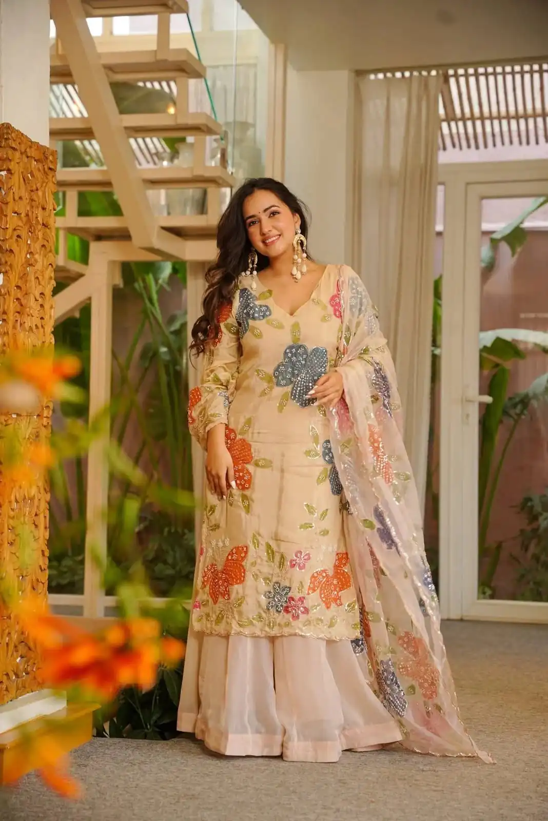 Shiny Off White Tabby Organza Embroider Work Salwar Suit - Image 4