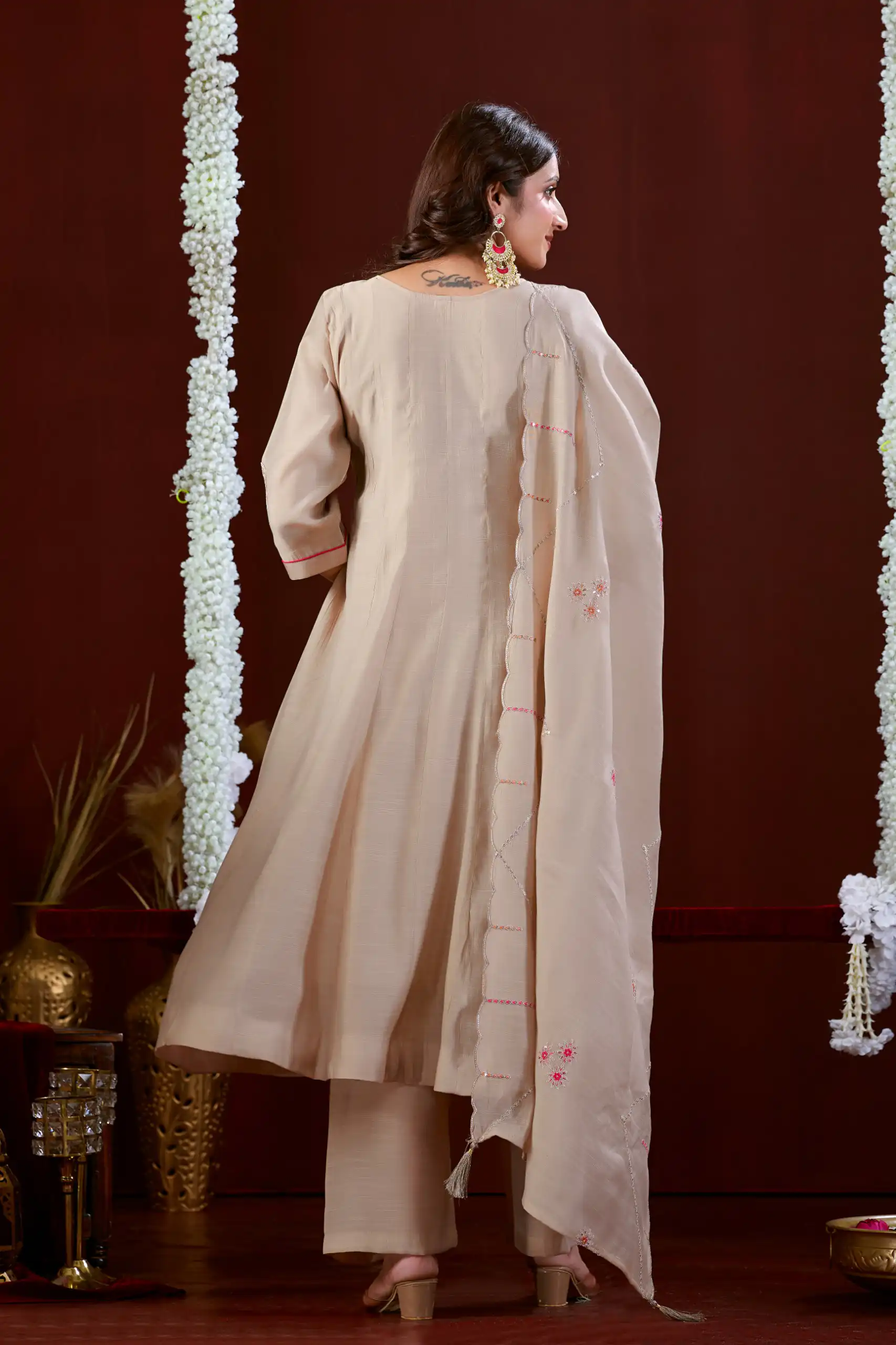 Super Off White Mul Slub Thread Work Salwar Suit - Image 4