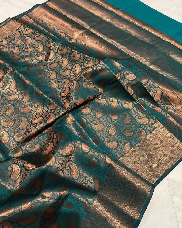 Dazzling Green Color Soft Lichi Silk Border And Rich Pallu Saree