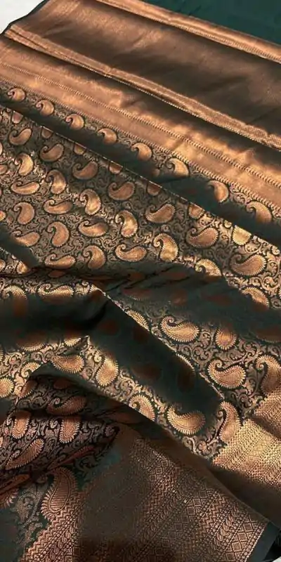Dazzling Grey Color Soft Lichi Silk Border And Rich Pallu Saree