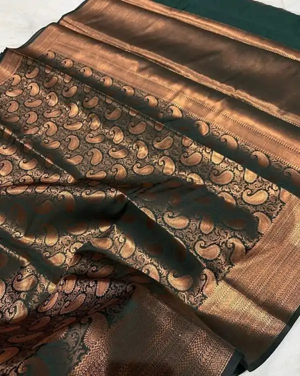 Dazzling Grey Color Soft Lichi Silk Border And Rich Pallu Saree