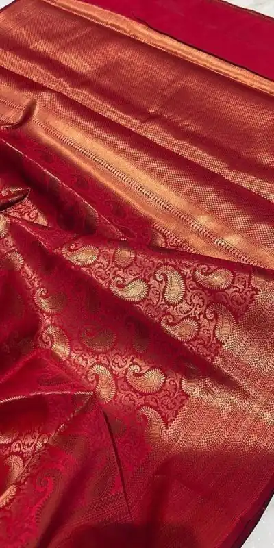 Dazzling Red Color Soft Lichi Silk Border And Rich Pallu Saree