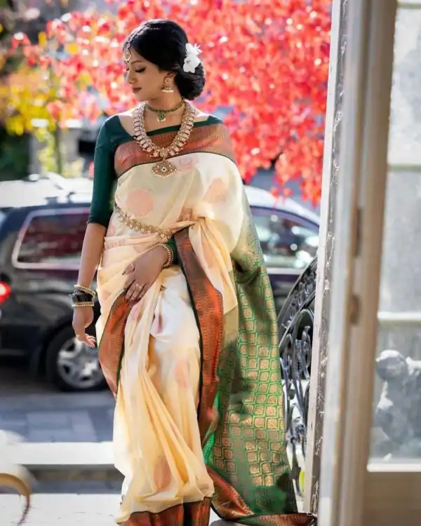 Picturesque White Color Banarasi Soft Silk Ordinary Design Saree