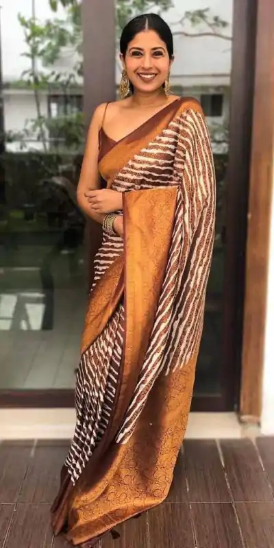 KP 4072 Dark Brown Color Lichi Silk Jacquard Work Fancy Saree Casual, Party Wear, Wedding, Events Etc. Expected Delivery 4-6 Working Days @1499/- | Bollywood Sarees, Creative Sarees, Designer Sarees, Embroidered Sarees, Ethnic Saree, Modern Digital sarees, Party Wear Sarees, Sarees