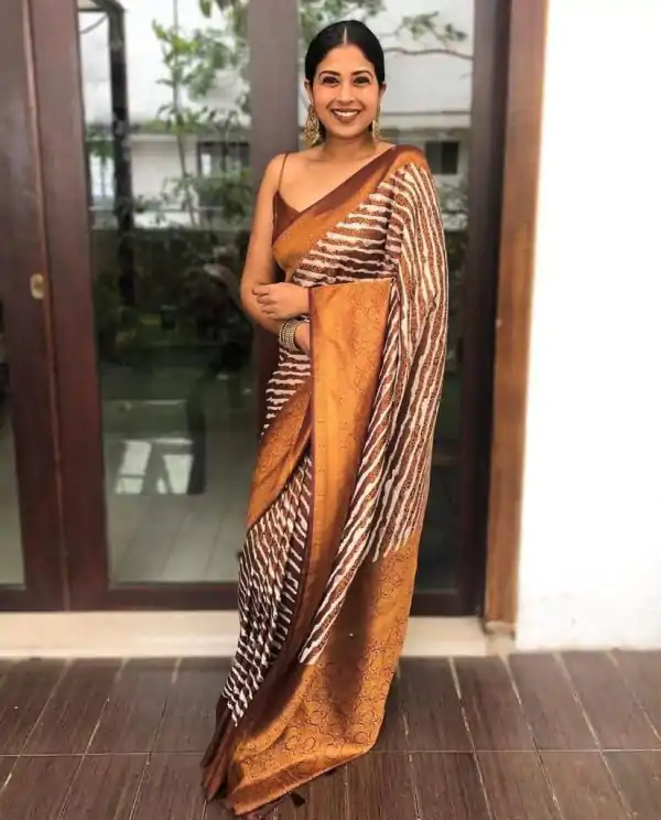 KP 4072 Dark Brown Color Lichi Silk Jacquard Work Fancy Saree Casual, Party Wear, Wedding, Events Etc. Expected Delivery 4-6 Working Days @1499/- | Bollywood Sarees, Creative Sarees, Designer Sarees, Embroidered Sarees, Ethnic Saree, Modern Digital sarees, Party Wear Sarees, Sarees