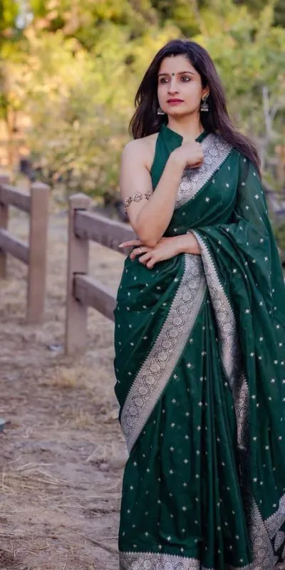 Dazzling Green Color Soft Lichi Silk Beautiful Rich Pallu Saree