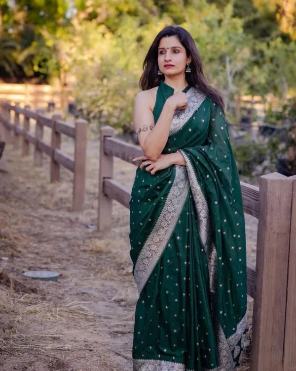 Dazzling Green Color Soft Lichi Silk Beautiful Rich Pallu Saree