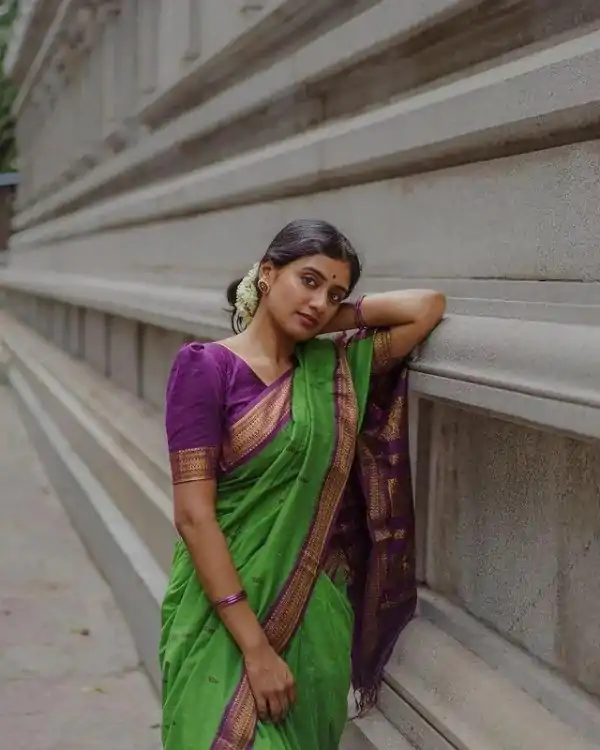 Dazzling Parrot Green Color Soft Lichi Silk Cloth Rich Pallu Saree