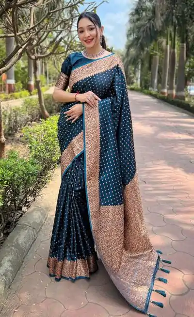 Dazzling Peacock Green Color Soft Lichi Silk Rich Pallu Saree
