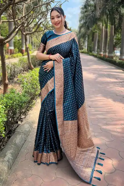 Dazzling Peacock Green Color Soft Lichi Silk Rich Pallu Saree
