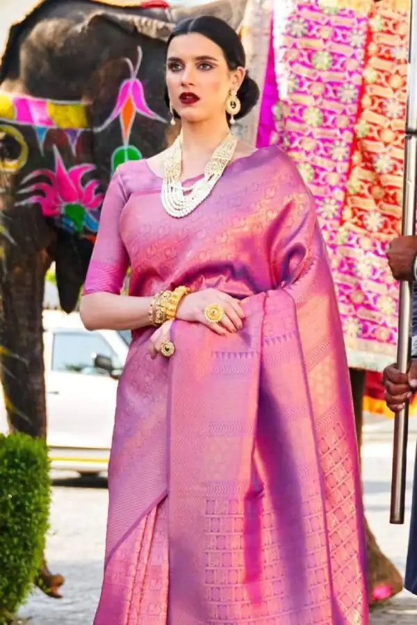 Dazzling Pink Color Soft Lichi Silk Jacquard Rich Pallu Saree