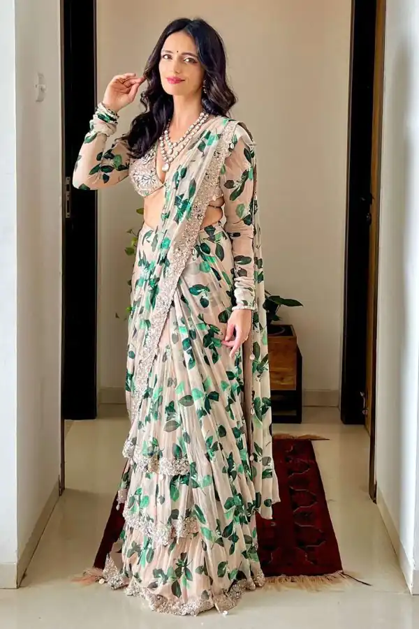 Exquisite White Color Georgette Thread Digital Print Work Saree