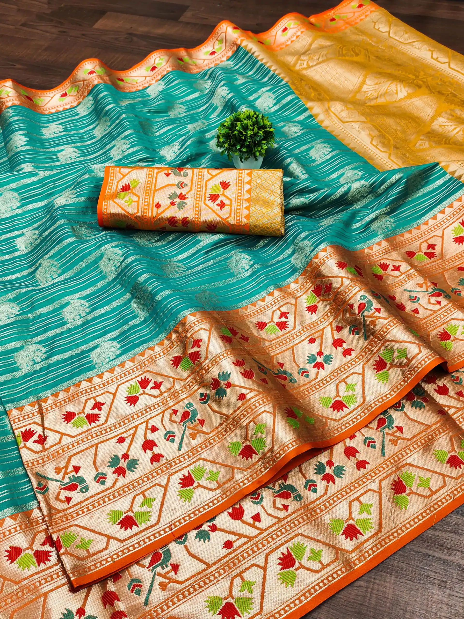 Magnificent Green Color Pure Lichi Silk Gold Zari Weaving Saree - Image 2