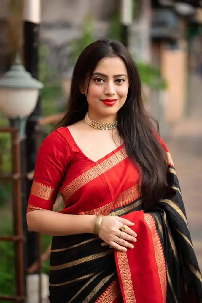 Mesmerizing Red Color Soft Lichi Silk Jacquard Rich Pallu Saree - Image 2