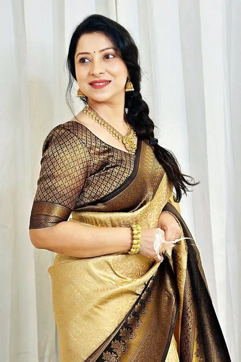 Radiant Grey Color Soft Lichi Silk Ordinary Design Pallu Saree - Image 2