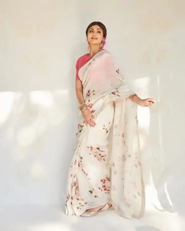 Shilpa Shetty Cream Color Linen Digital Flower Printed Saree