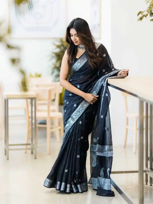 Aglow Black Color Soft Lichi Silk Ordinary Design Rich Pallu Saree