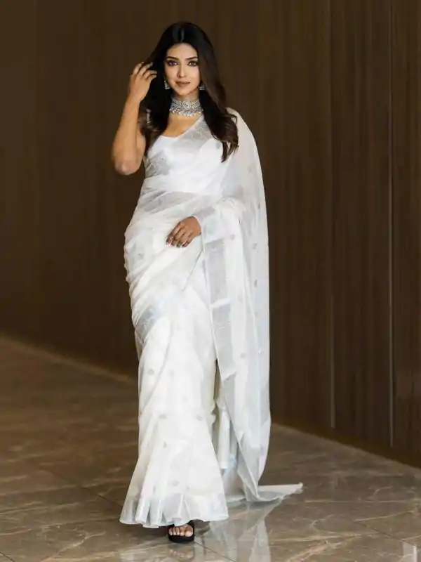 Aglow White Color Soft Lichi Silk Ordinary Design Rich Pallu Saree
