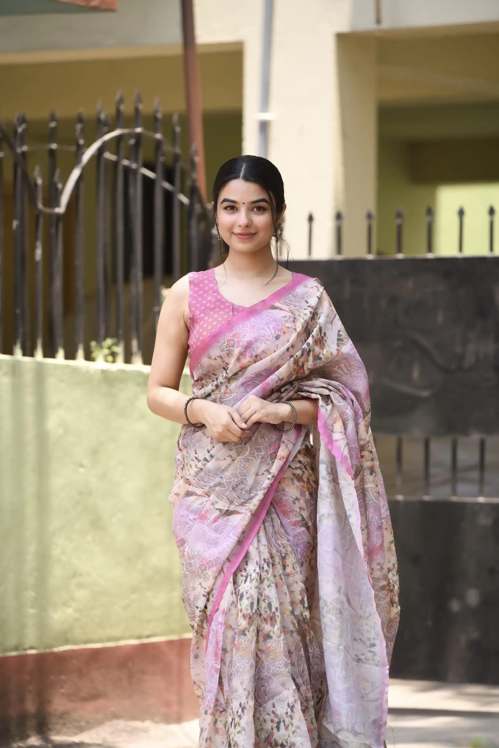 Classic Pink Color Linen Beautiful Digital Printed Work Saree - Image 3