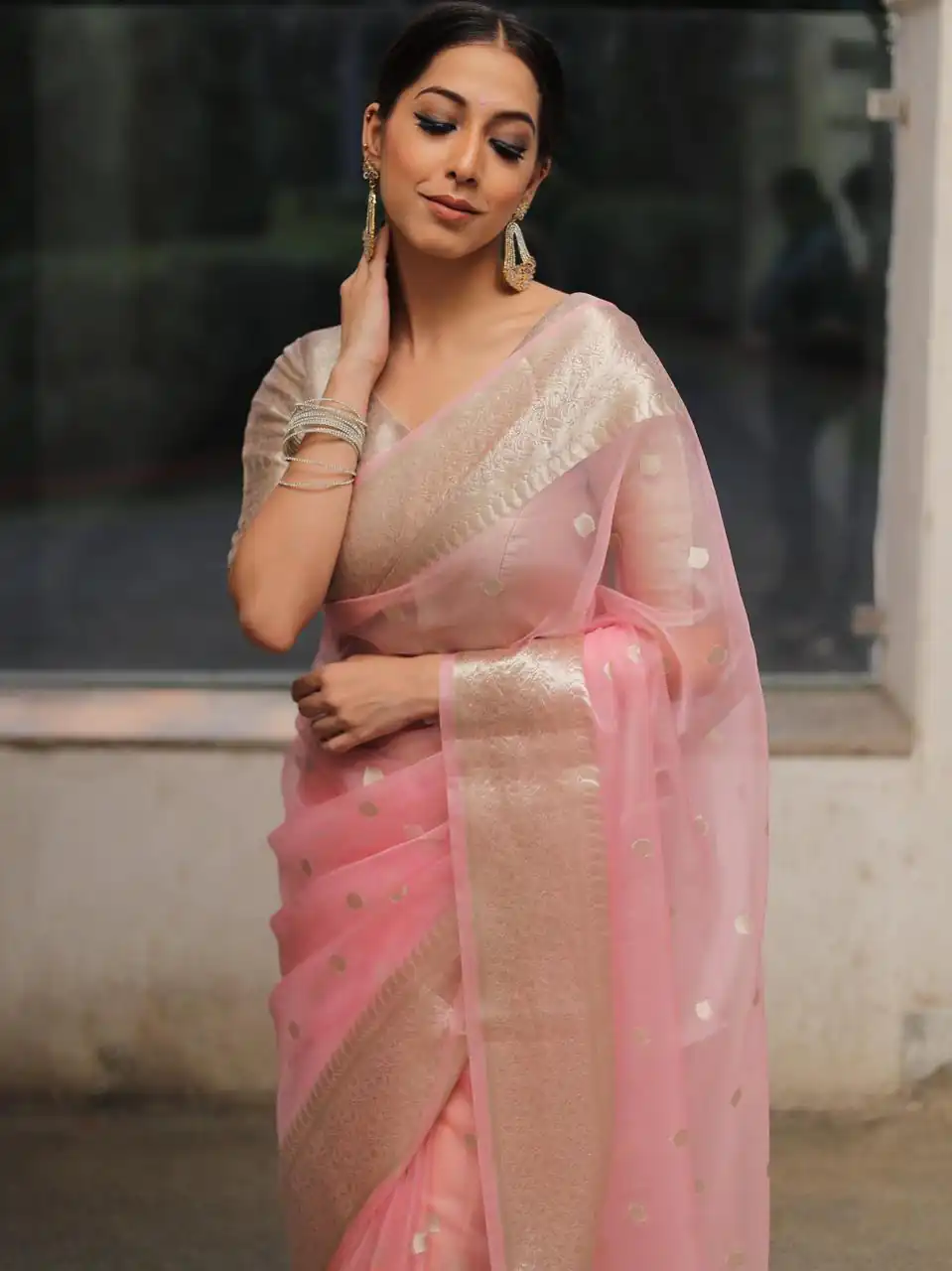 Grand Pink Color Organza Jacquard Butti Worked Saree - Image 2