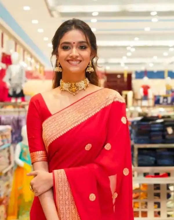 Keerthy Suresh Red Color Soft Lichi Silk Ordinary Design Saree